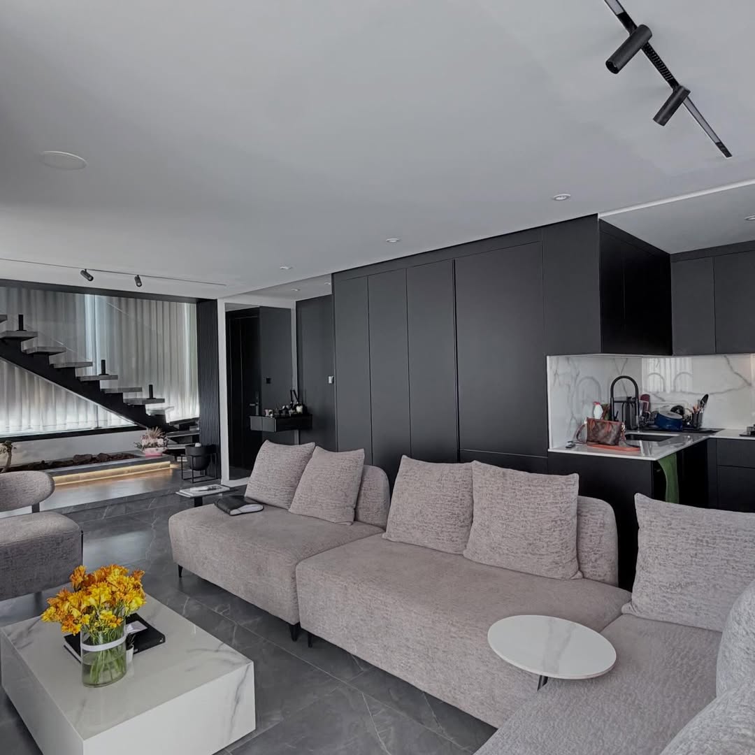 A third-floor apartment with a rooftop, 149sqm