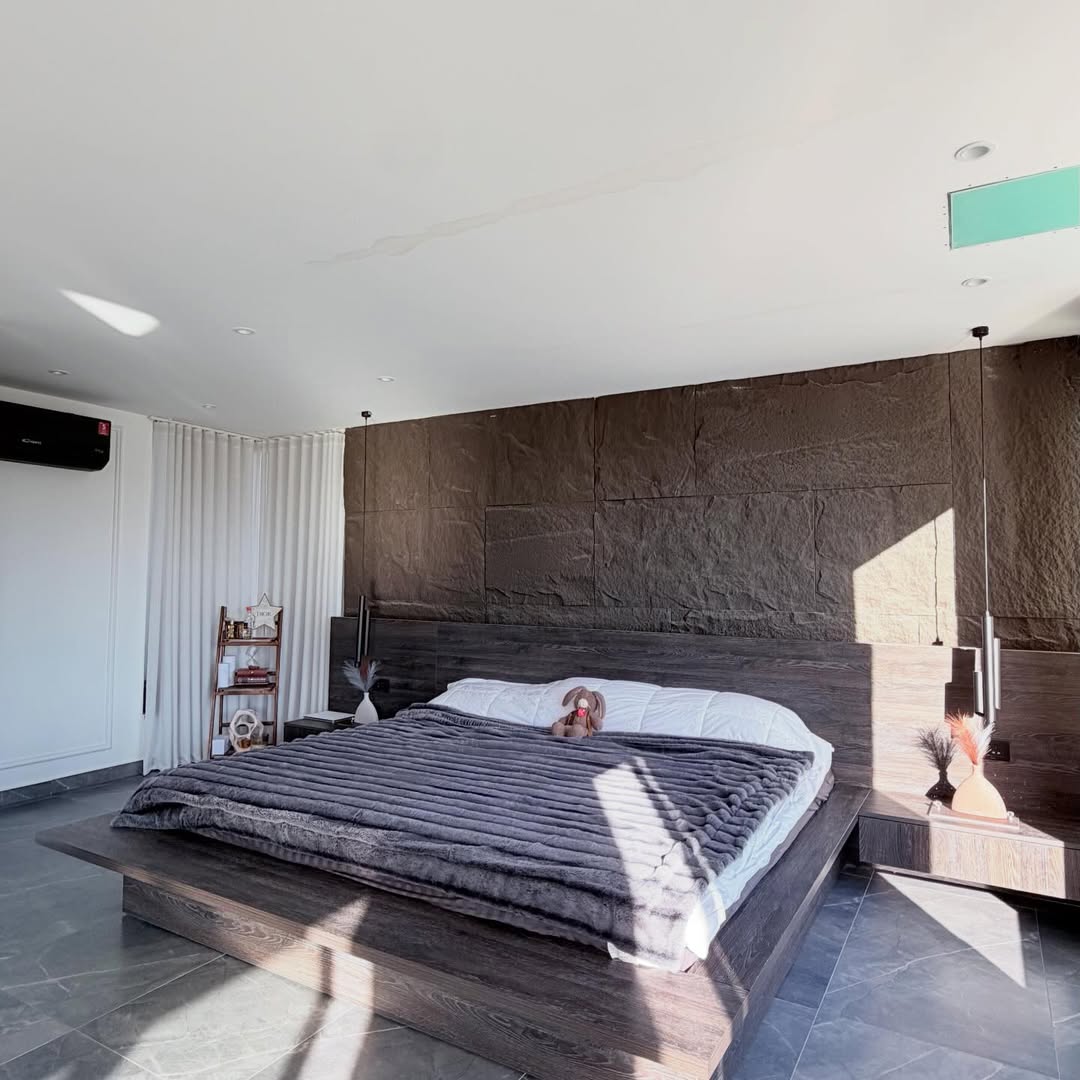 A third-floor apartment with a rooftop, 149sqm