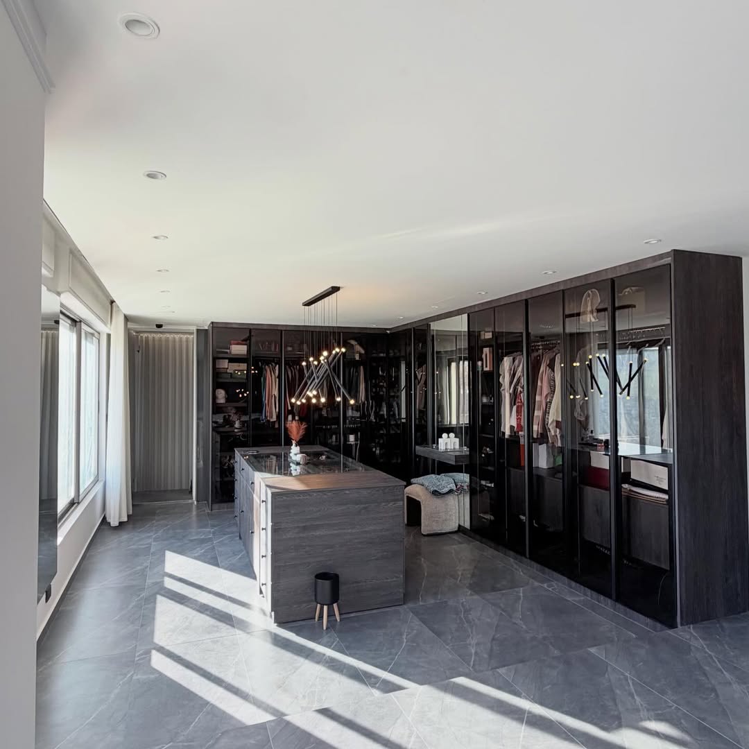 A third-floor apartment with a rooftop, 149sqm