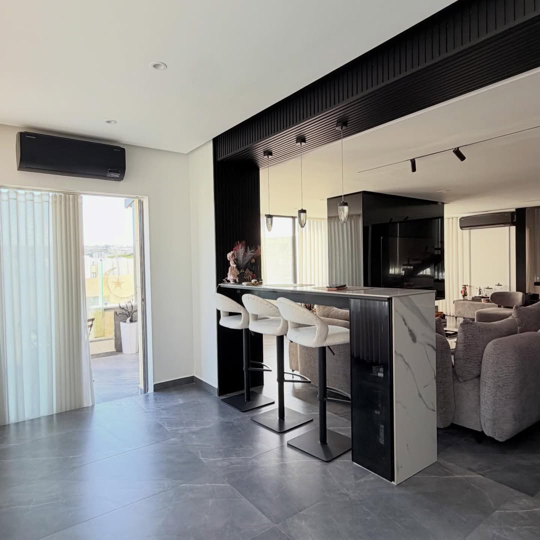 A third-floor apartment with a rooftop, 149sqm