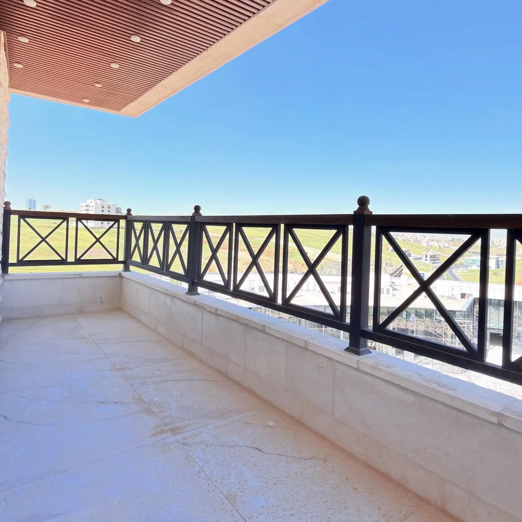 Fifth-floor apartment