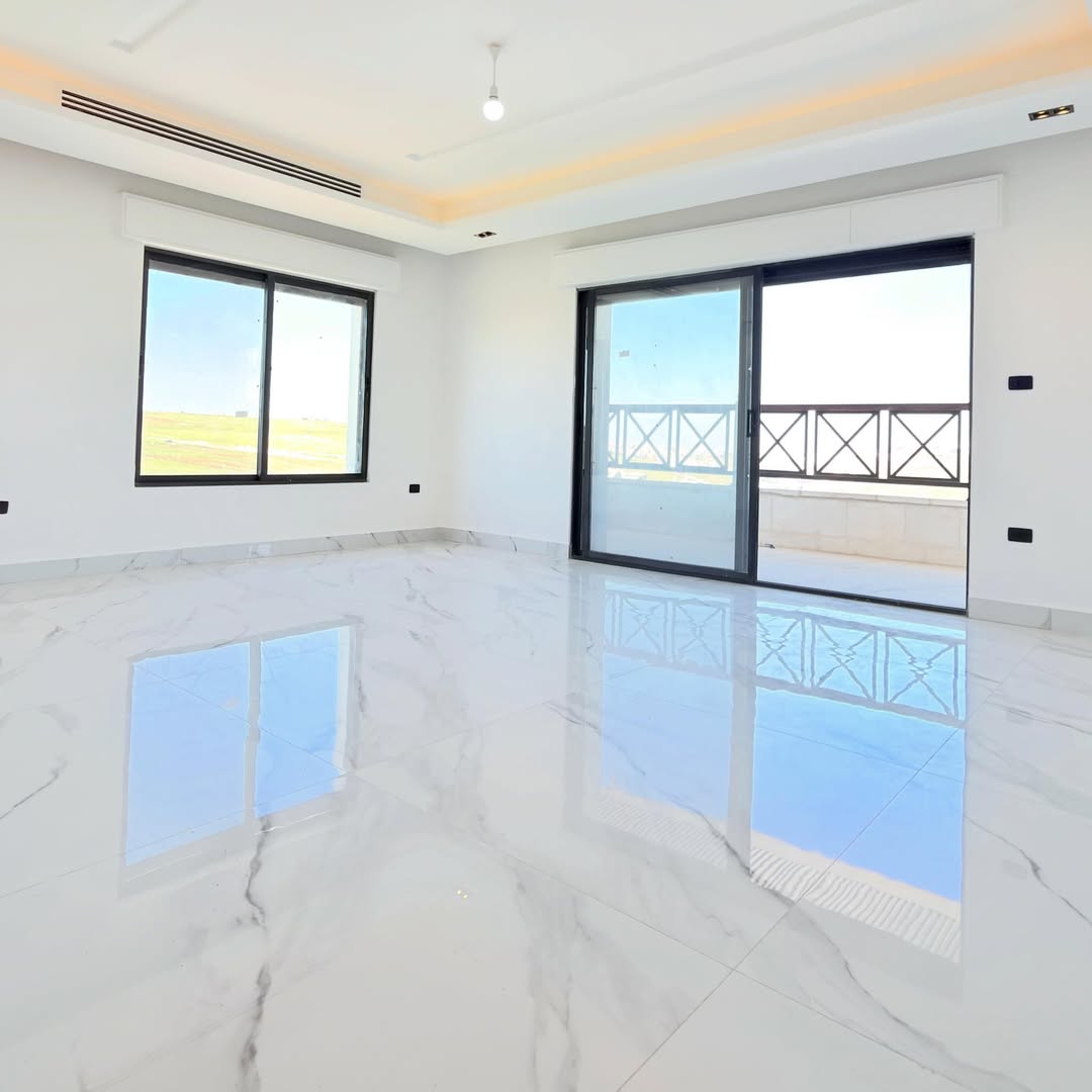 Fifth-floor apartment