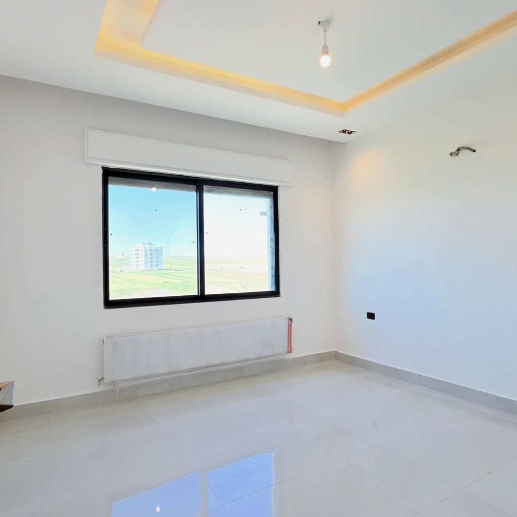 Fifth-floor apartment