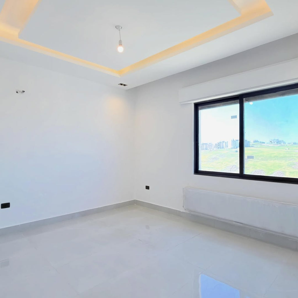Fifth-floor apartment