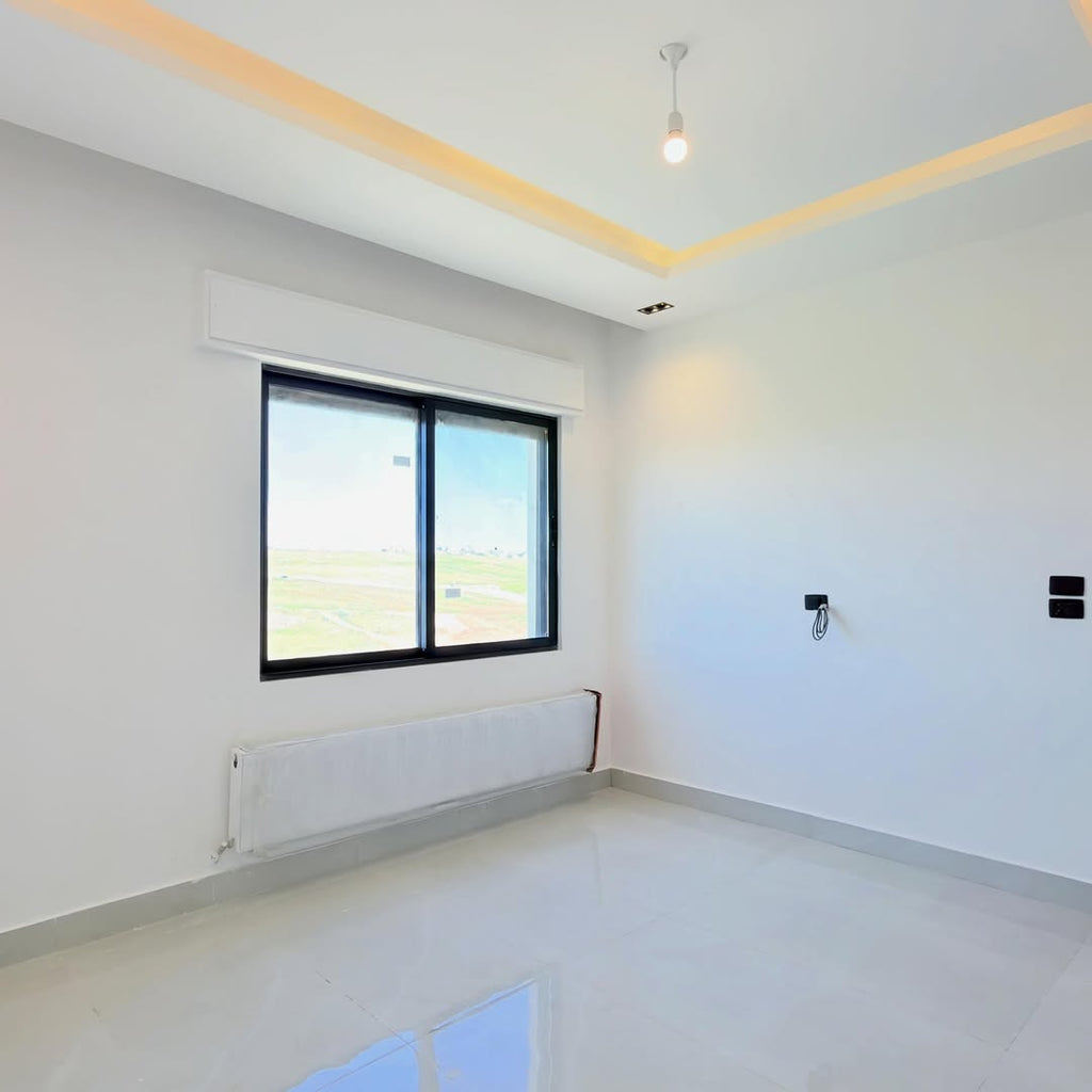 Fifth-floor apartment