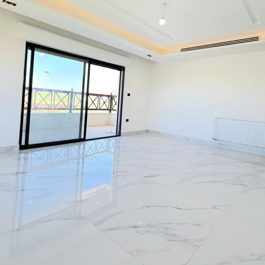 Fifth-floor apartment