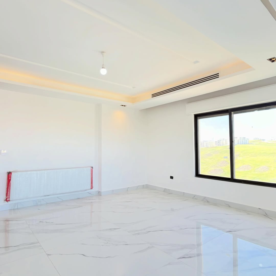 Fifth-floor apartment
