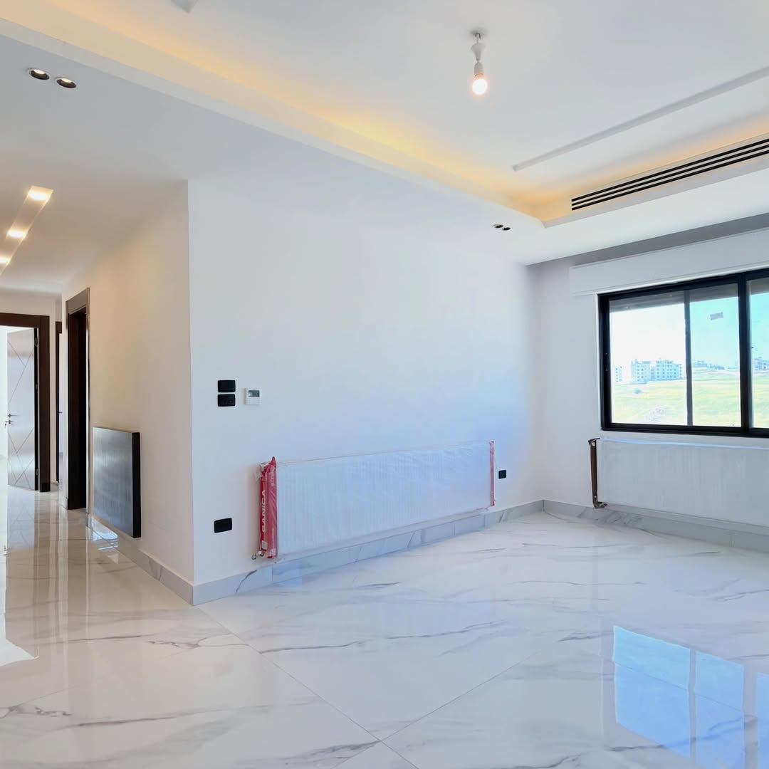 Fifth-floor apartment