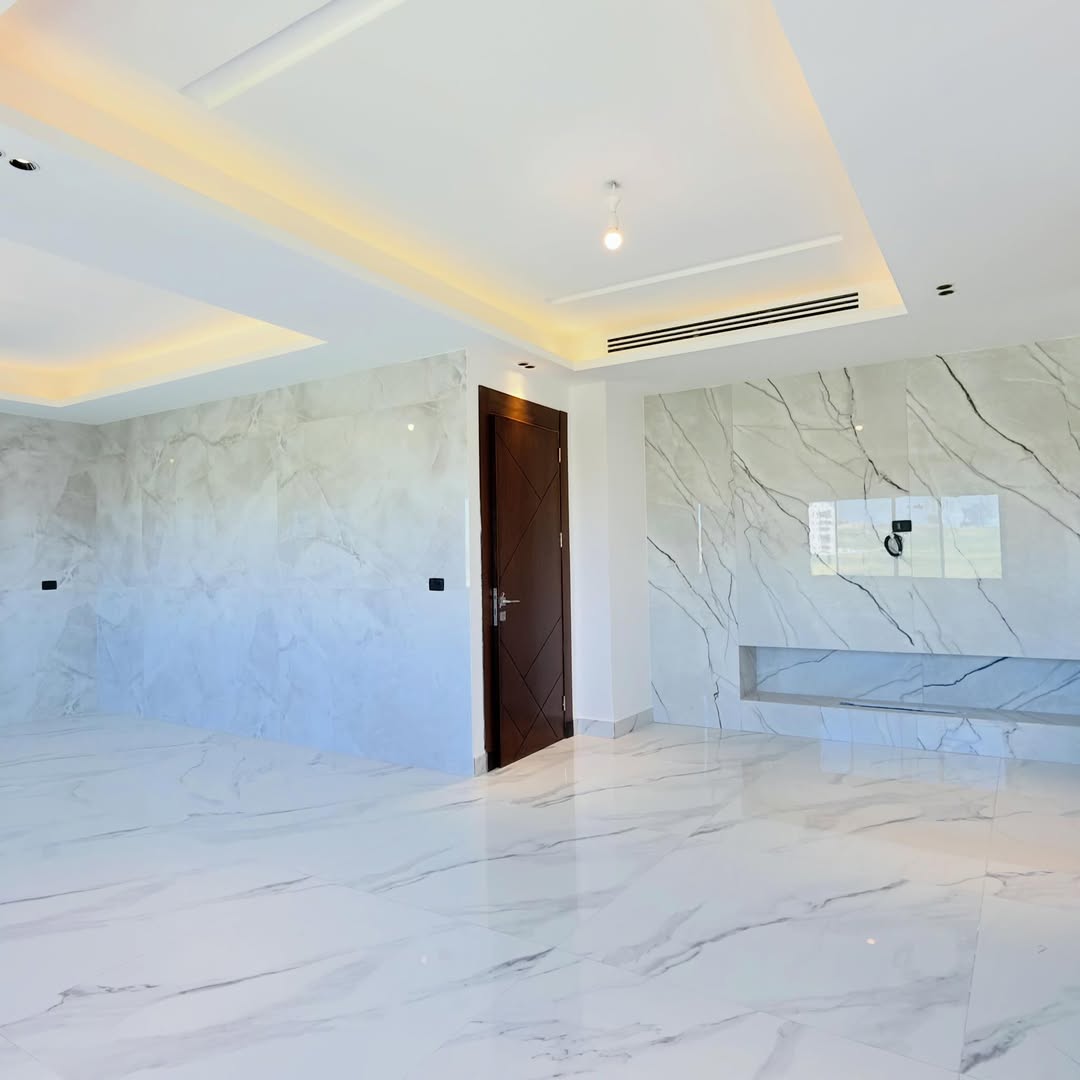 Fifth-floor apartment