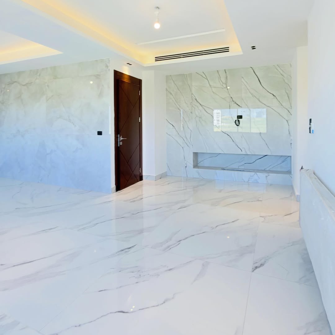 Fifth-floor apartment