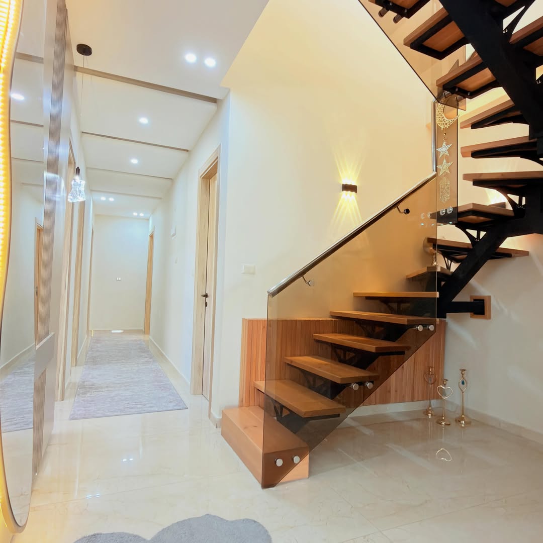 Third Floor Apartment with Private Roof – Total Area 400 sqm