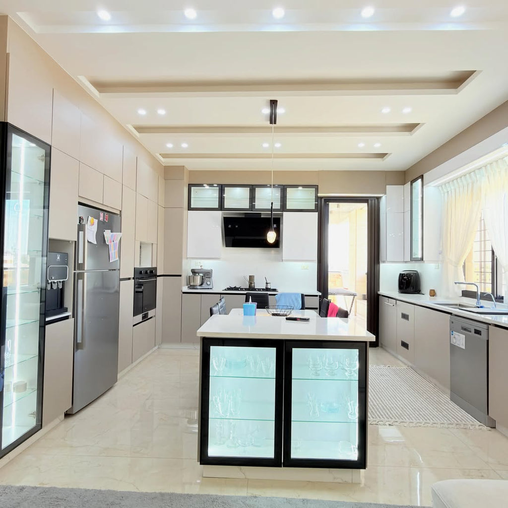 Third Floor Apartment with Private Roof – Total Area 400 sqm