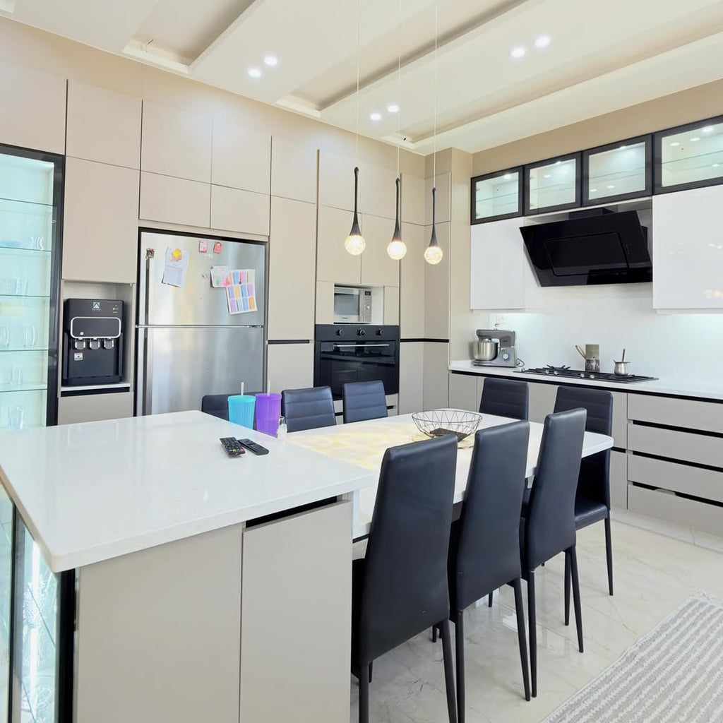 Third Floor Apartment with Private Roof – Total Area 400 sqm