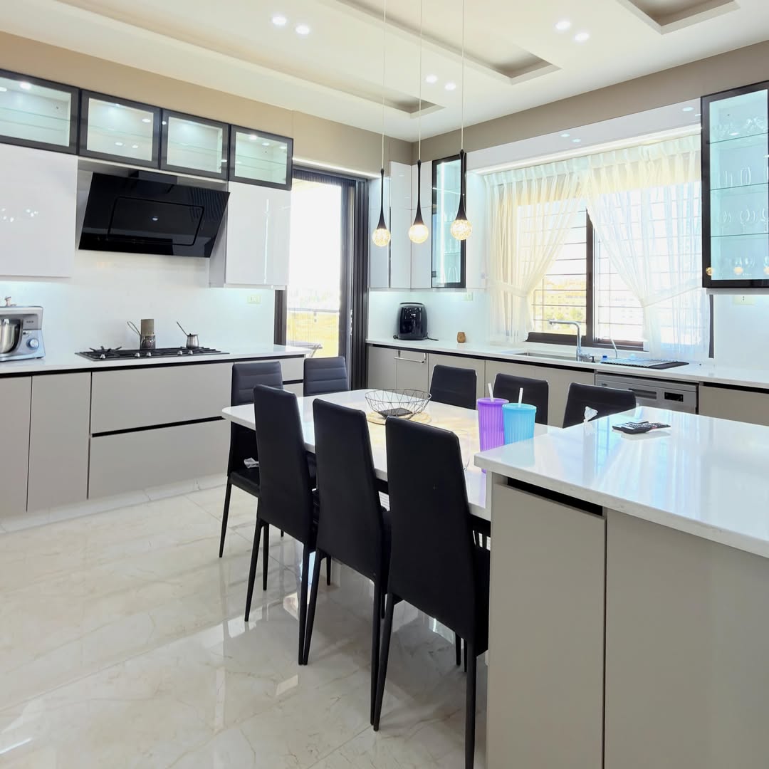 Third Floor Apartment with Private Roof – Total Area 400 sqm