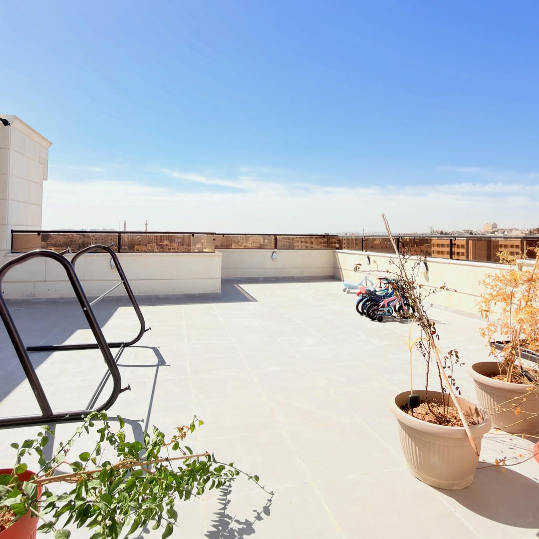 Third Floor Apartment with Private Roof – Total Area 400 sqm