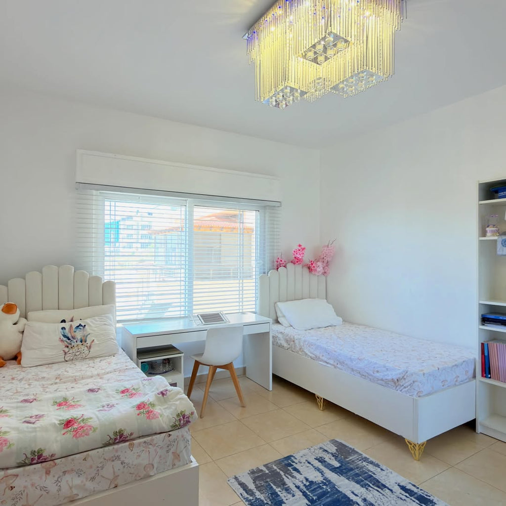 Raised ground-floor apartment