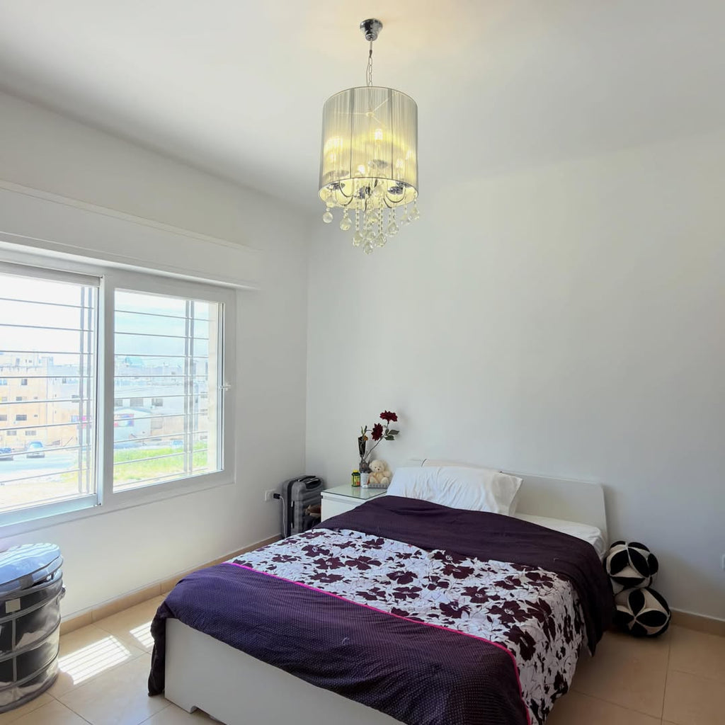 Raised ground-floor apartment