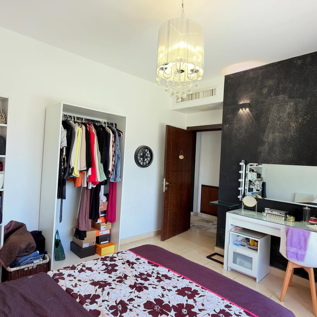 Raised ground-floor apartment