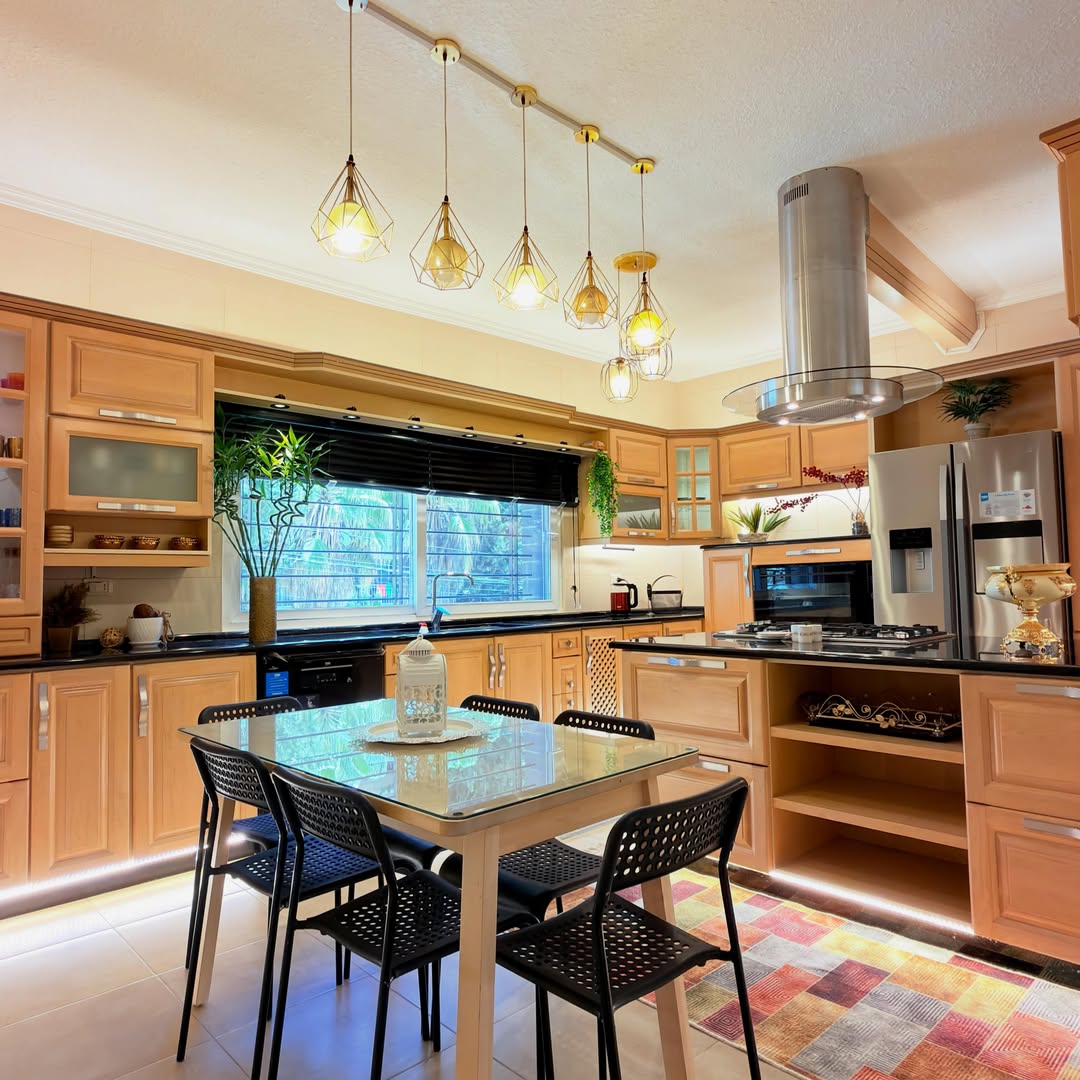 Raised ground-floor apartment