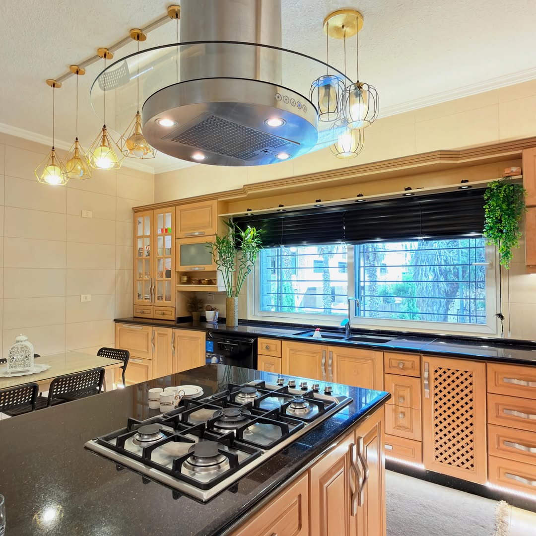 Raised ground-floor apartment