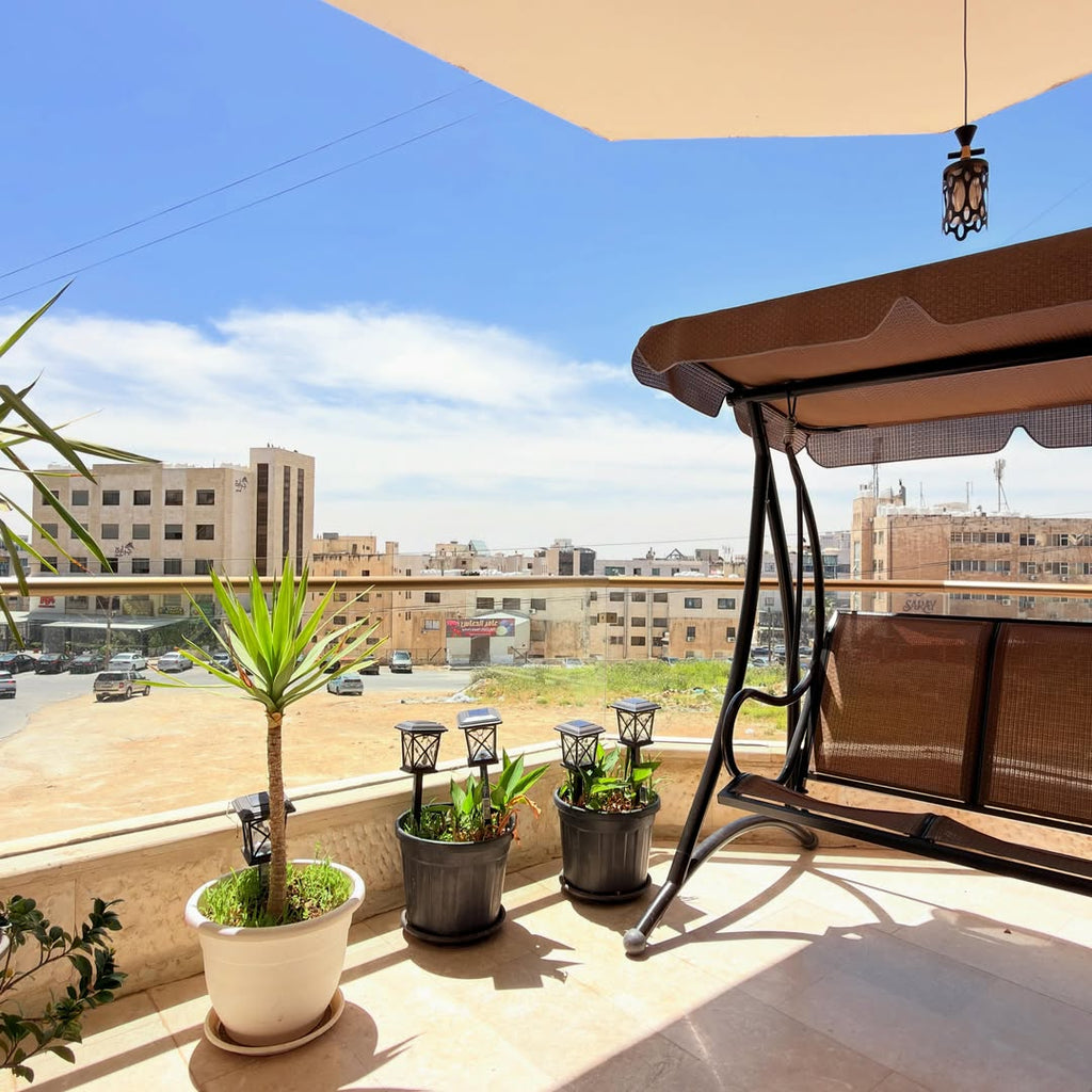 Raised ground-floor apartment