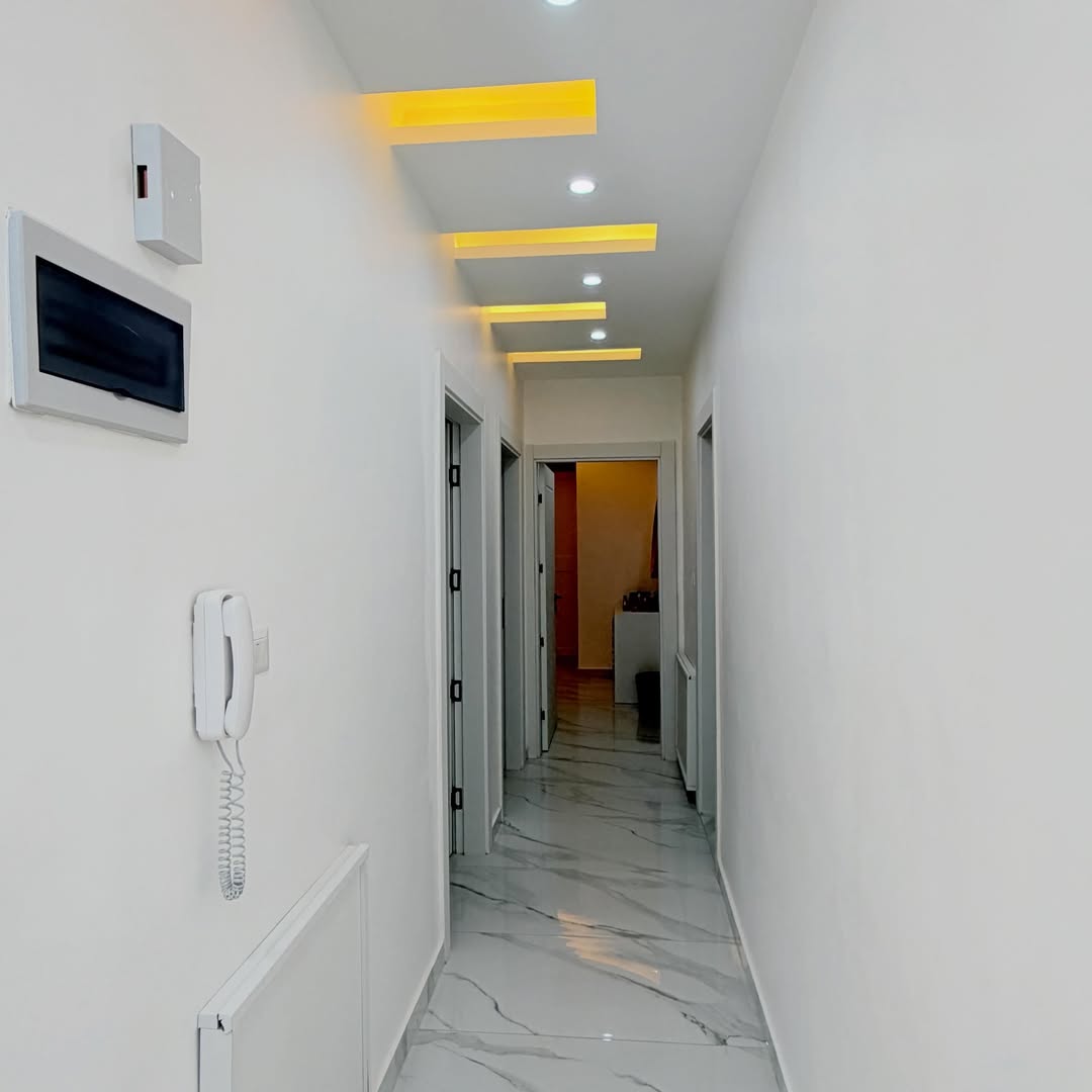 Third Floor Apartment with Private Roof – Fully Furnished