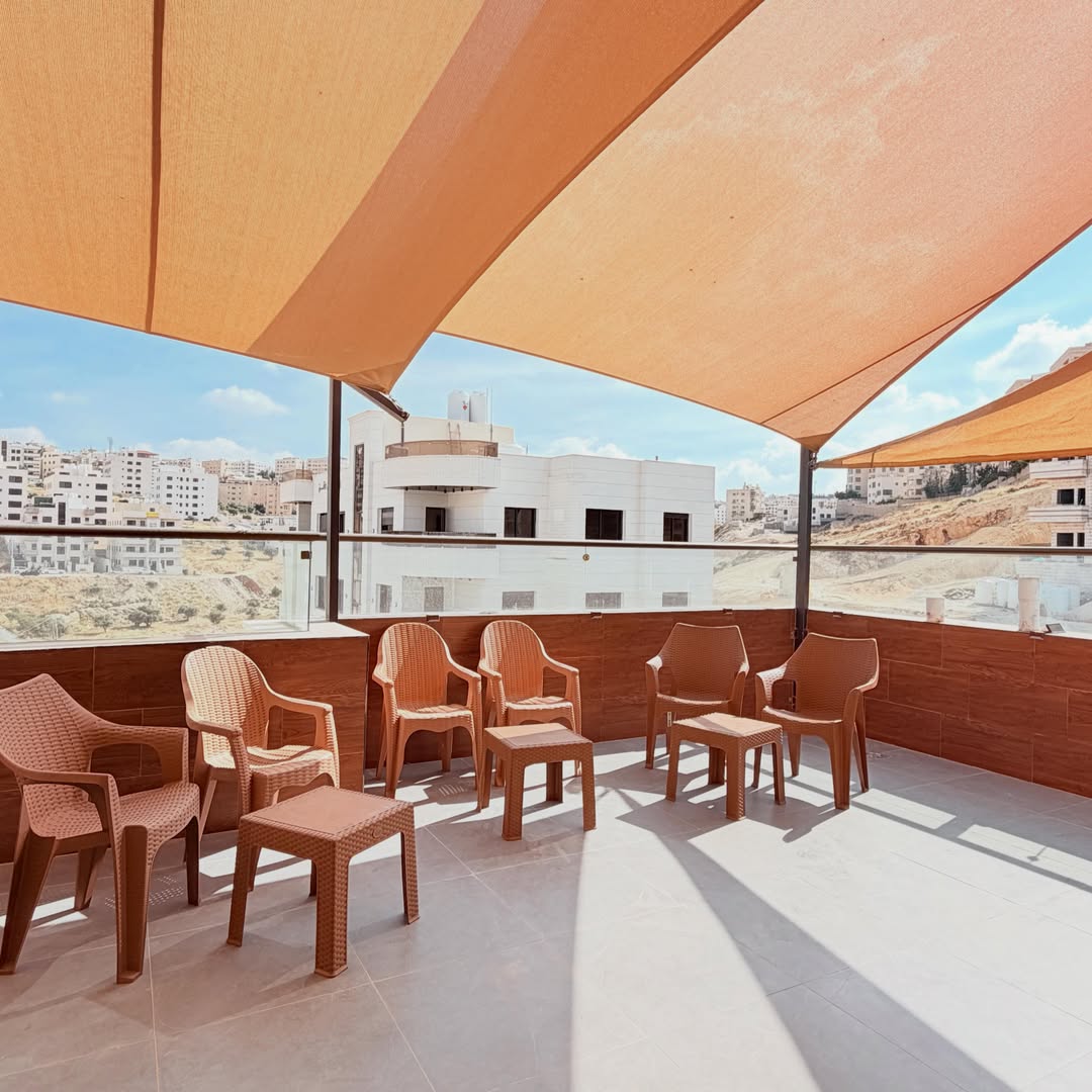 Third Floor Apartment with Private Roof – Fully Furnished