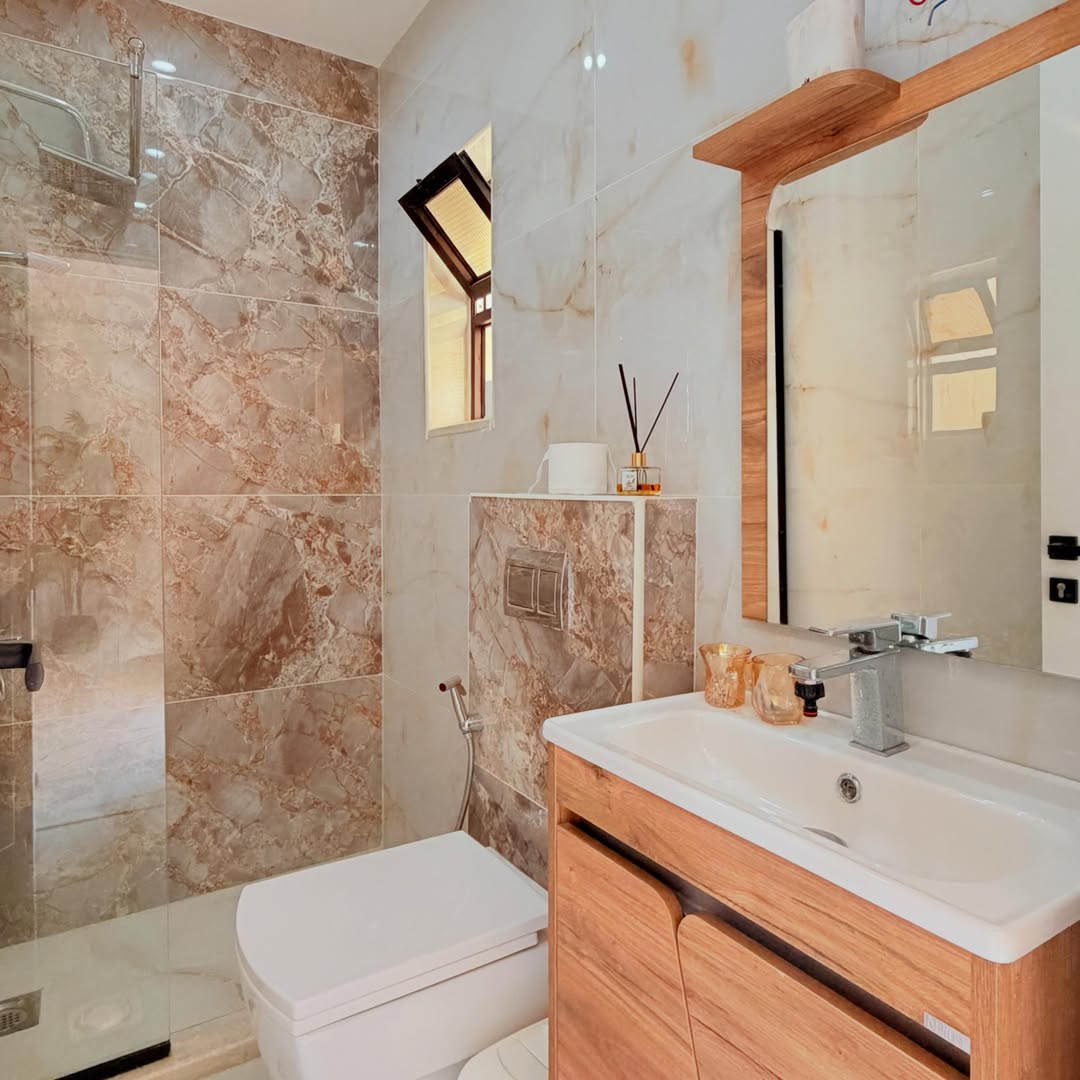 Third Floor Apartment with Private Roof – Fully Furnished