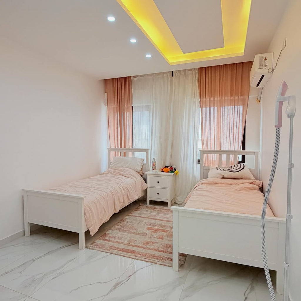 Third Floor Apartment with Private Roof – Fully Furnished