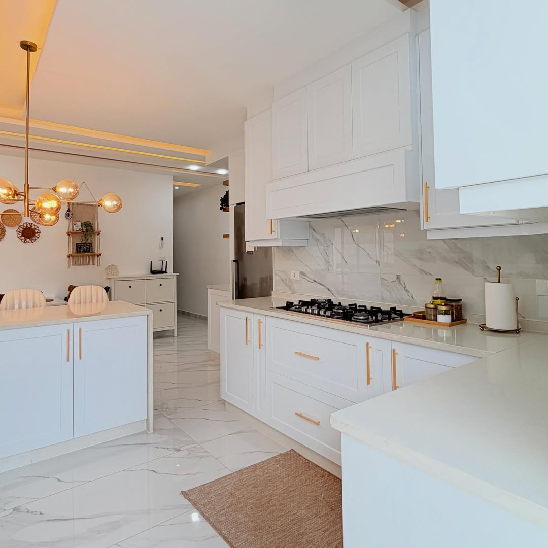 Third Floor Apartment with Private Roof – Fully Furnished