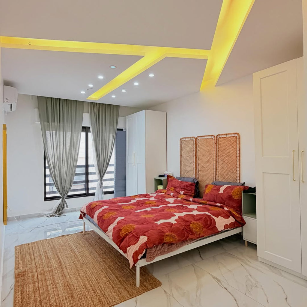 Third Floor Apartment with Private Roof – Fully Furnished