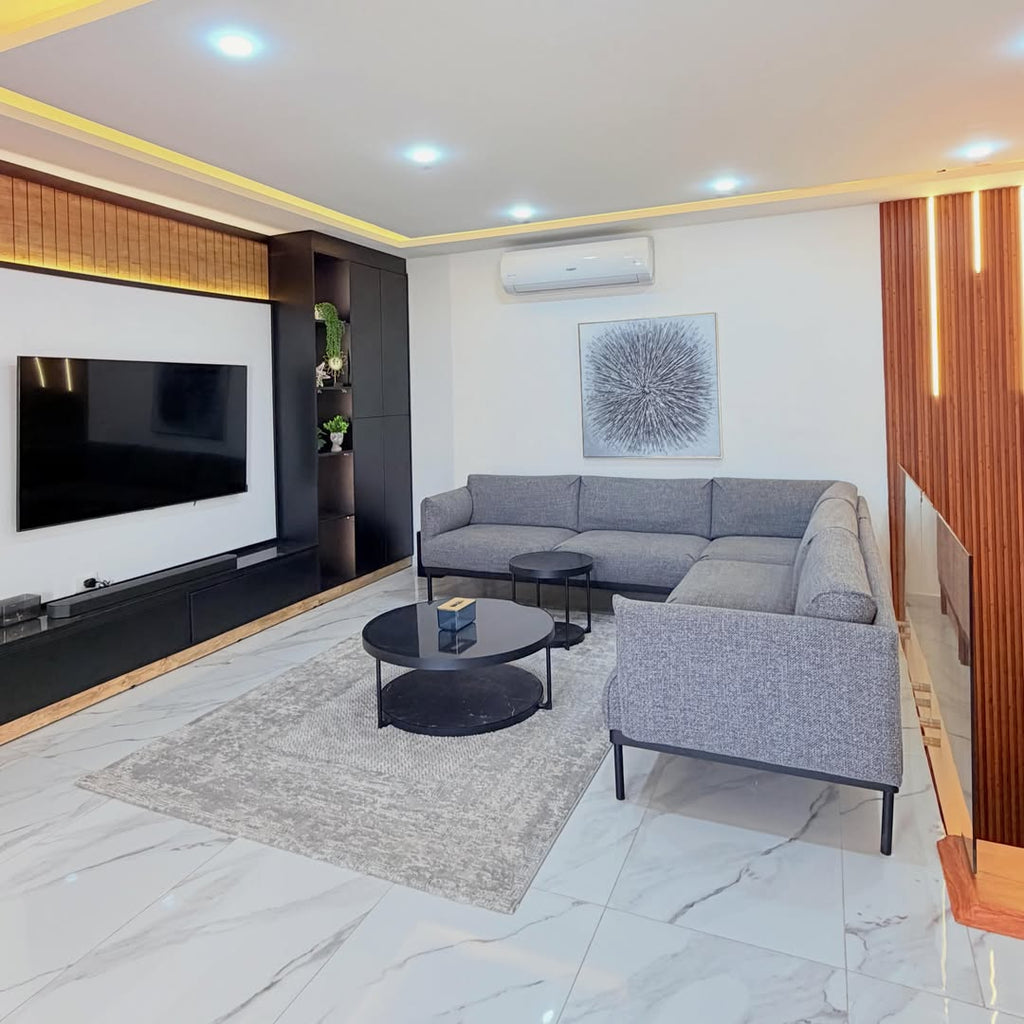 Third Floor Apartment with Private Roof – Fully Furnished
