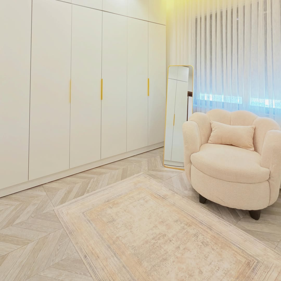 Third-floor apartment with a roof