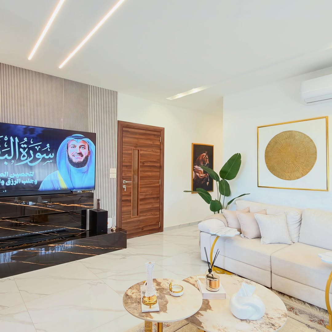 شقة طابق ثالث مع روف 230 متر
