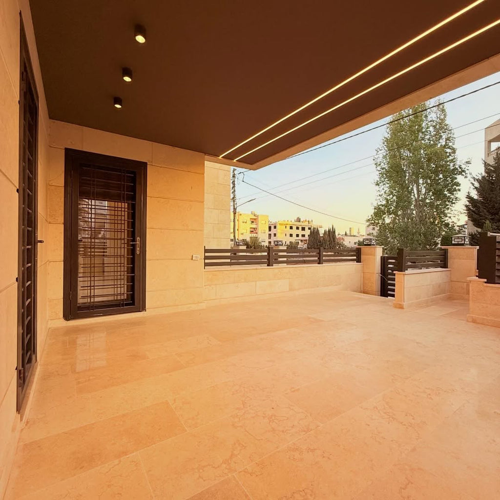 A ground-floor apartment with an area of 450 sqm.