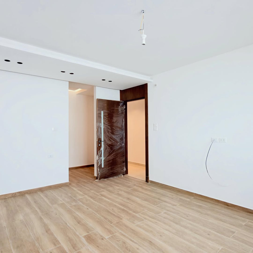Raised ground-floor apartment with a private garage