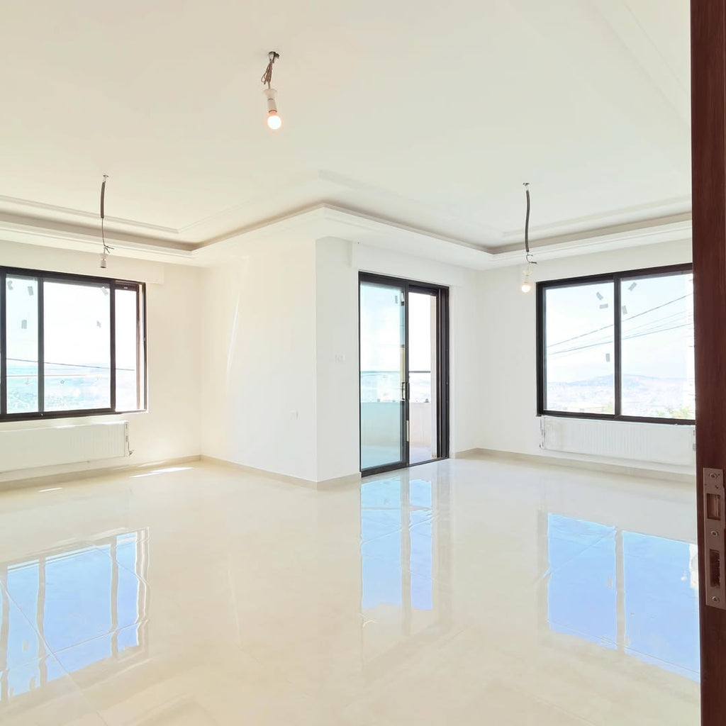 Raised ground-floor apartment with a private garage