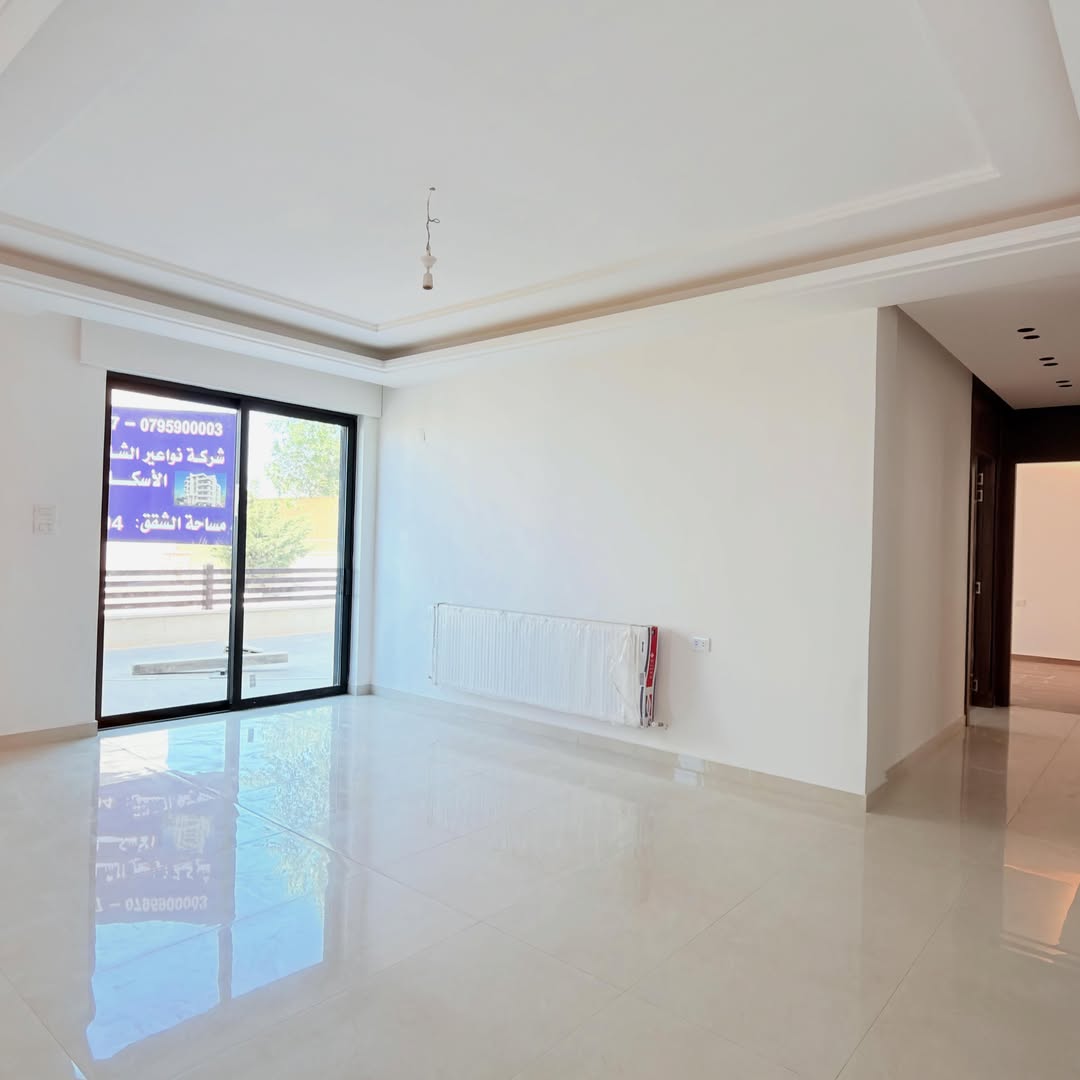 Raised ground-floor apartment with a private garage