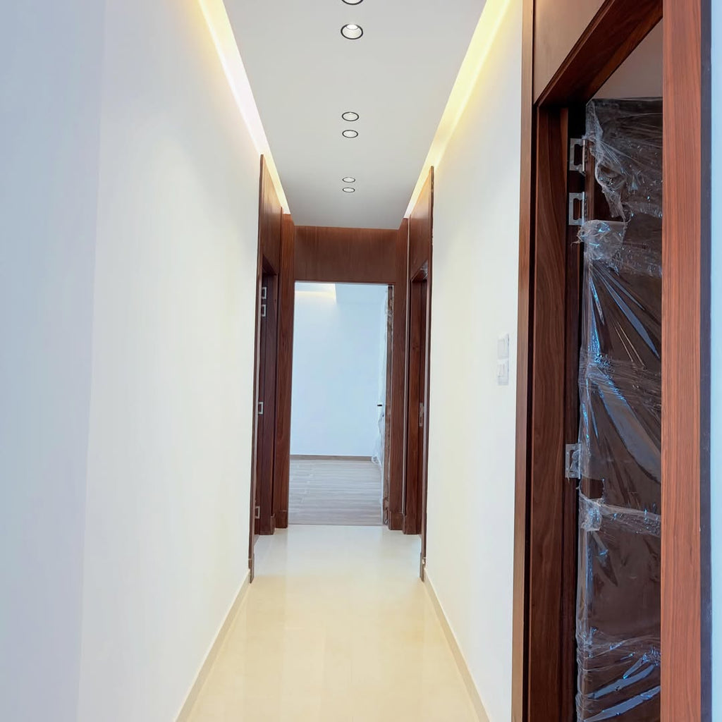 Raised ground-floor apartment with a private garage