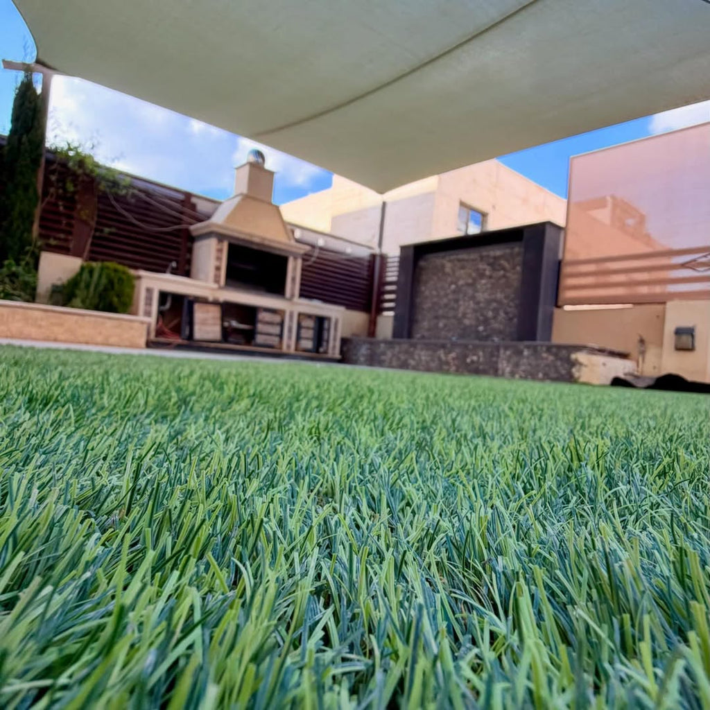A semi-ground-floor apartment with a private entrance, with an area of 390 sqm
