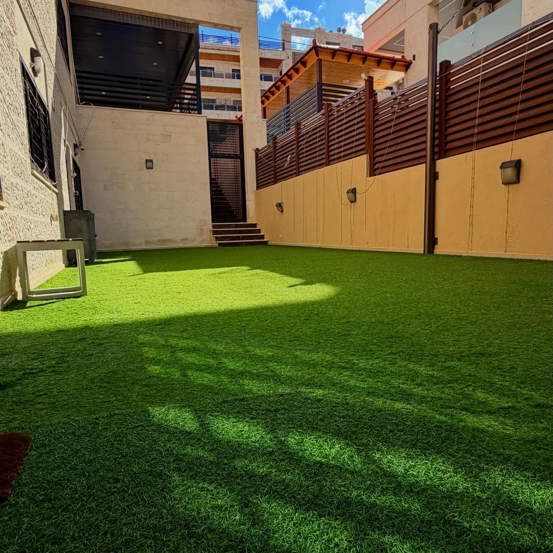 A semi-ground-floor apartment with a private entrance, with an area of 390 sqm