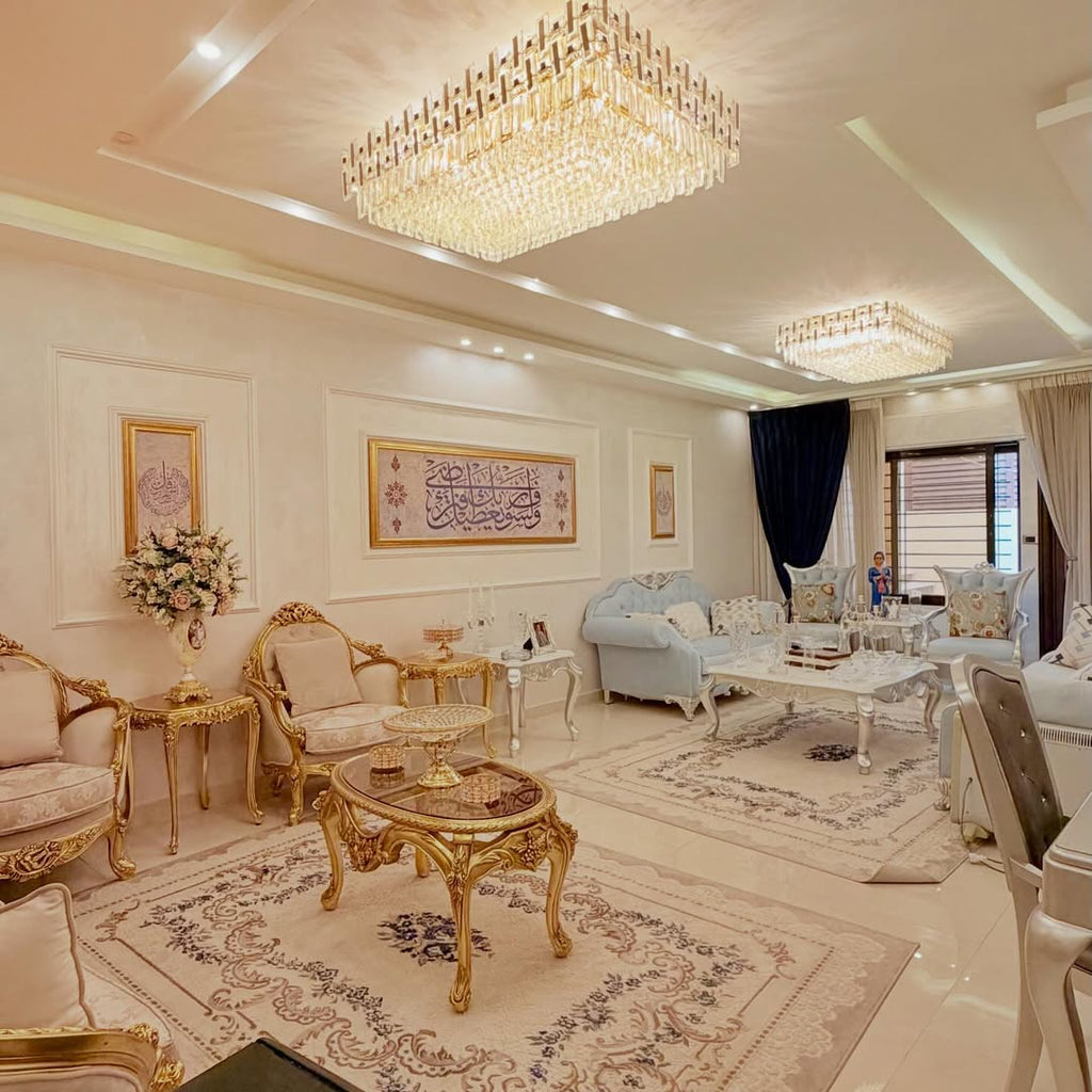 A semi-ground-floor apartment with a private entrance, with an area of 390 sqm