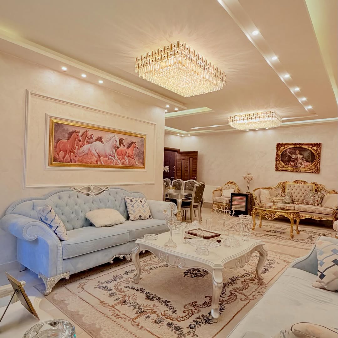 A semi-ground-floor apartment with a private entrance, with an area of 390 sqm