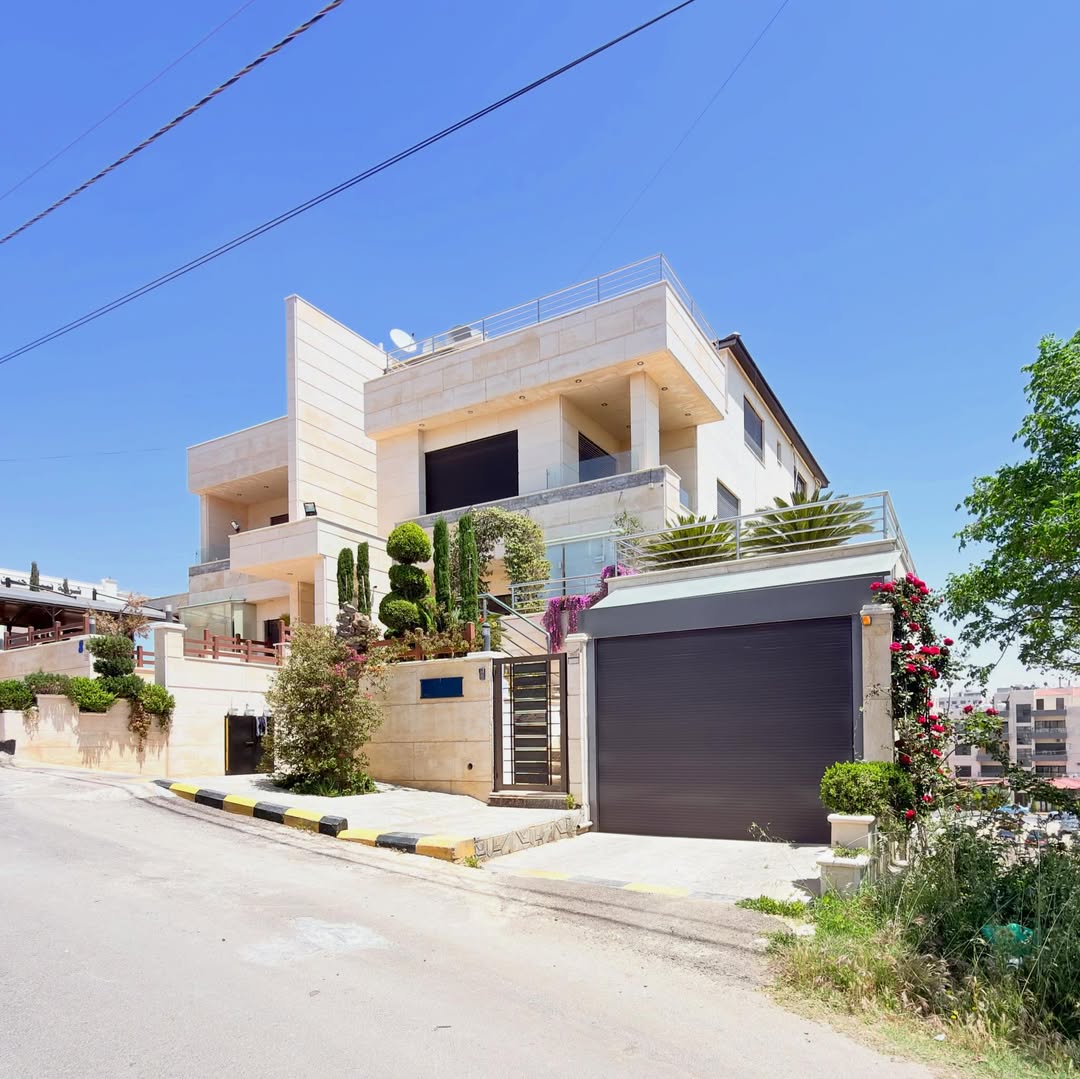 First-floor apartment with a roof, located in Khalda