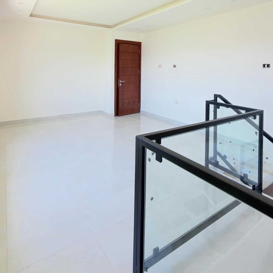 First-floor apartment with a roof, located in Khalda