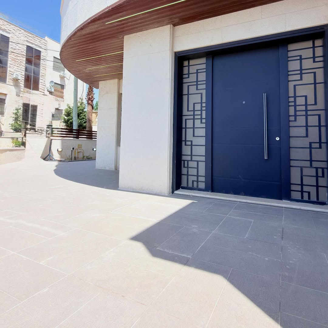 Ground floor apartment — 450 sqm