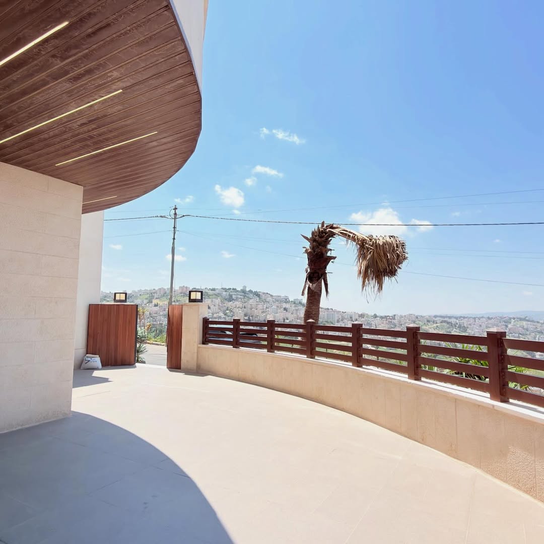 Ground floor apartment — 450 sqm