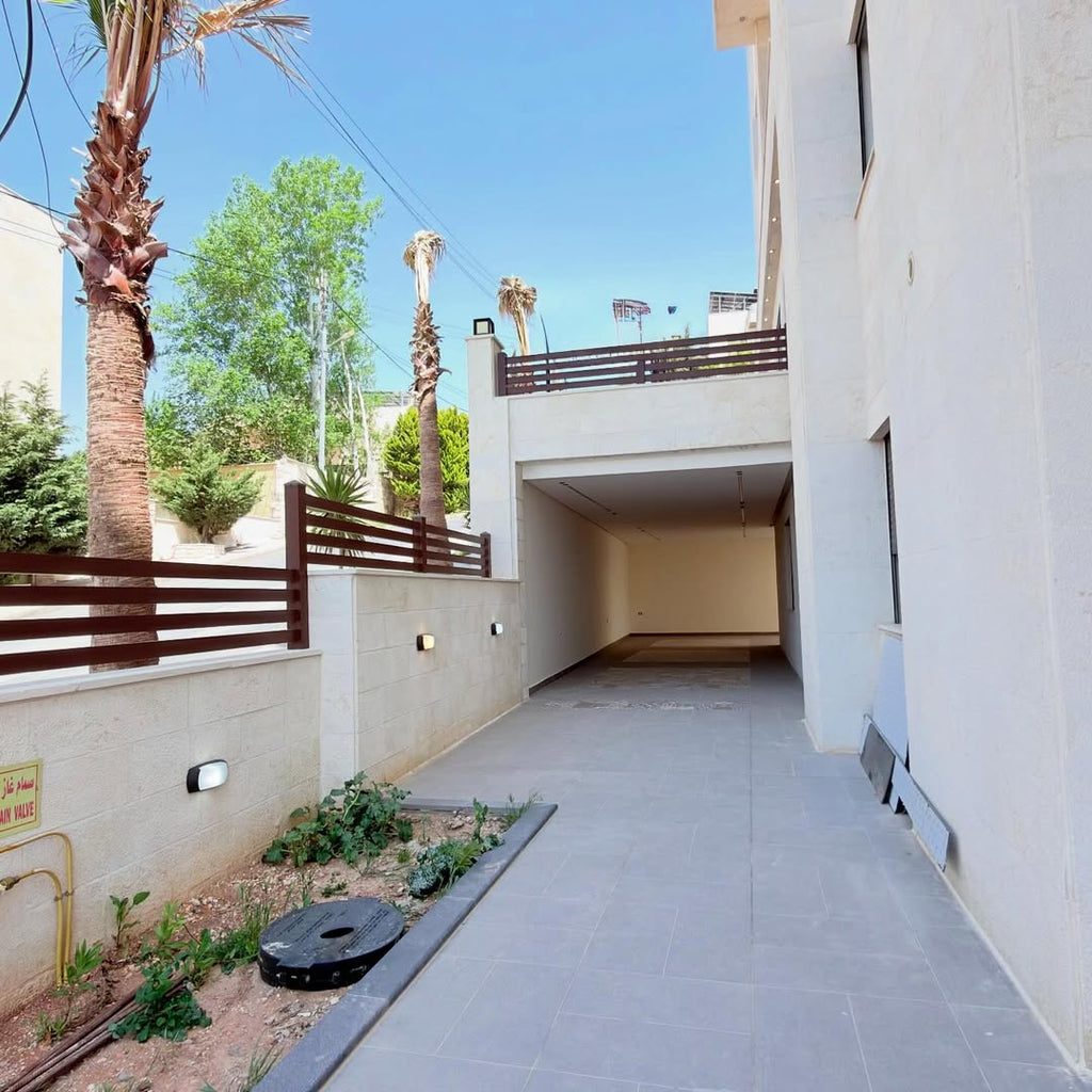 Ground floor apartment — 450 sqm