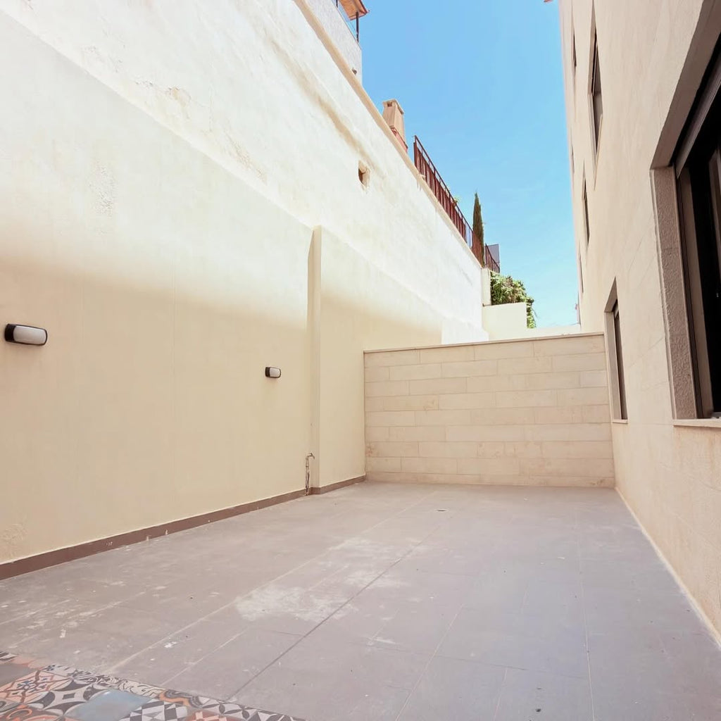 Ground floor apartment — 450 sqm