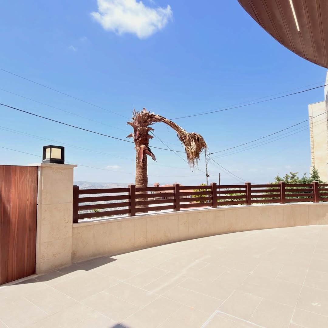 Ground floor apartment — 450 sqm